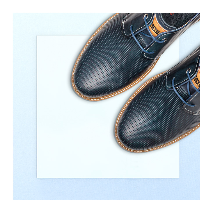 Men’s leather lace-up shoe in navy blue with brandy and white color detail on the sole