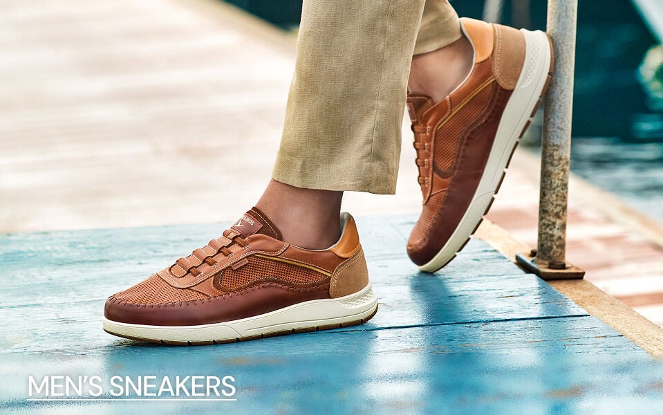 Find women&rsquo;s sneakers for this season