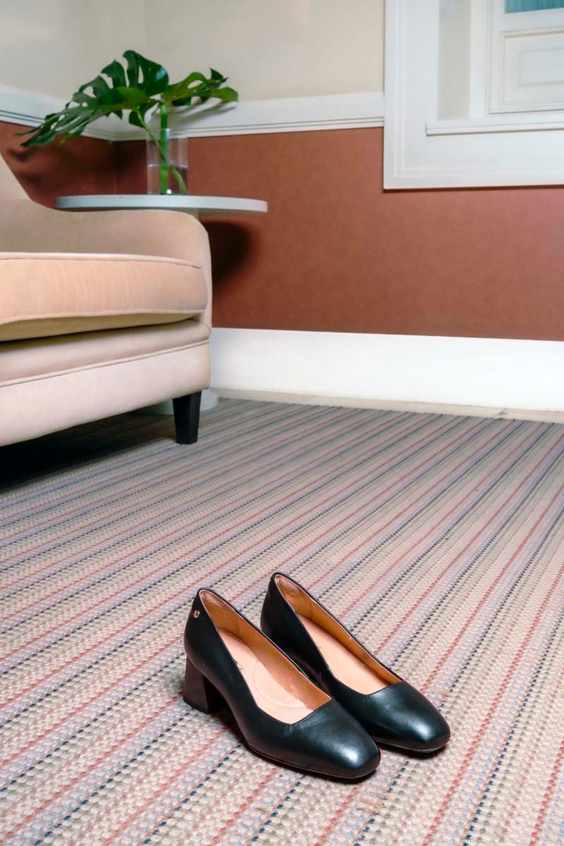 Photograph of a pair of Pikolinos women's high-heeled shoes at the hotel