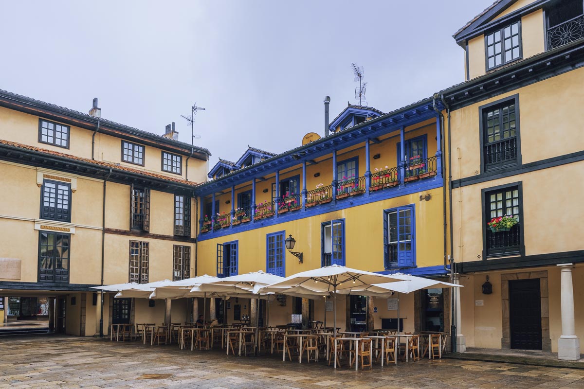 Image of a building and a bar terrace.
                    