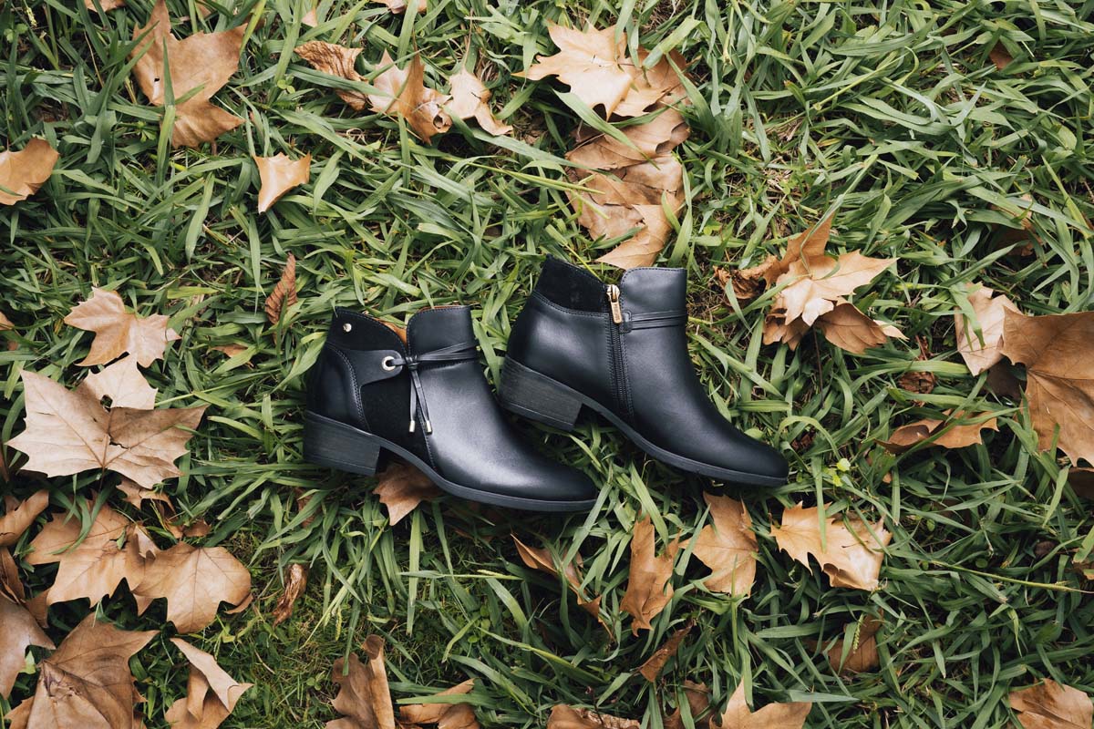 Photograph of a pair of black Pikolinos women's ankle boots in the Doña Casilda park