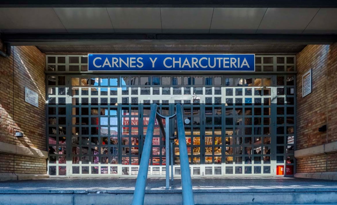 Fotografía de la entrada del Mercado central de Alicante