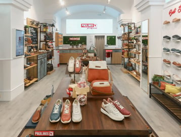 Image of the interior of a Pikolinos store.