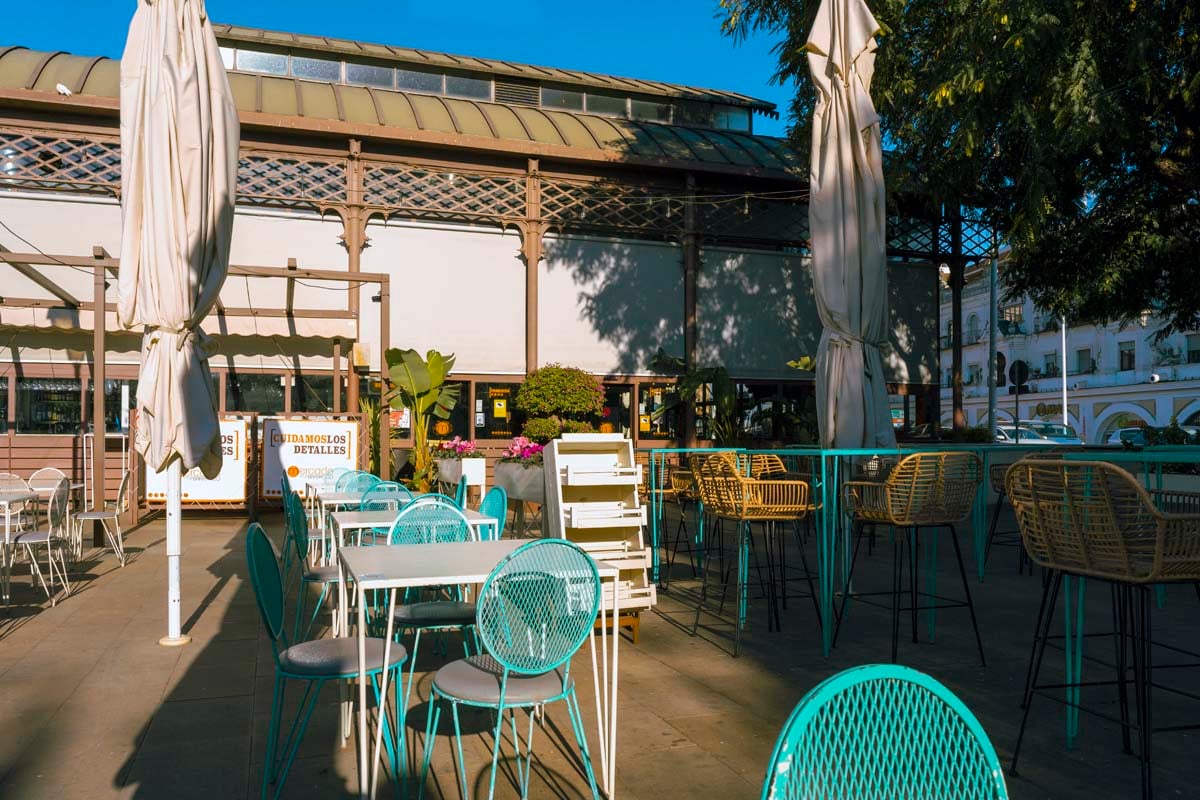 Illustration of a terrace in the Lonja del Barranco market