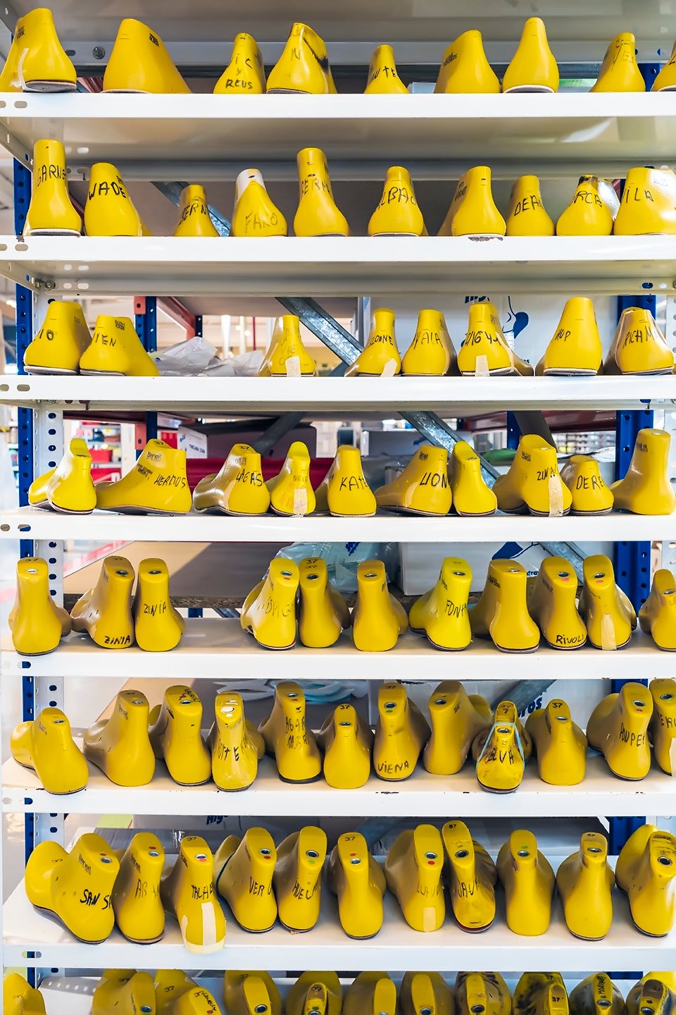 Image de formes de chaussures dans l'usine Pikolinos.