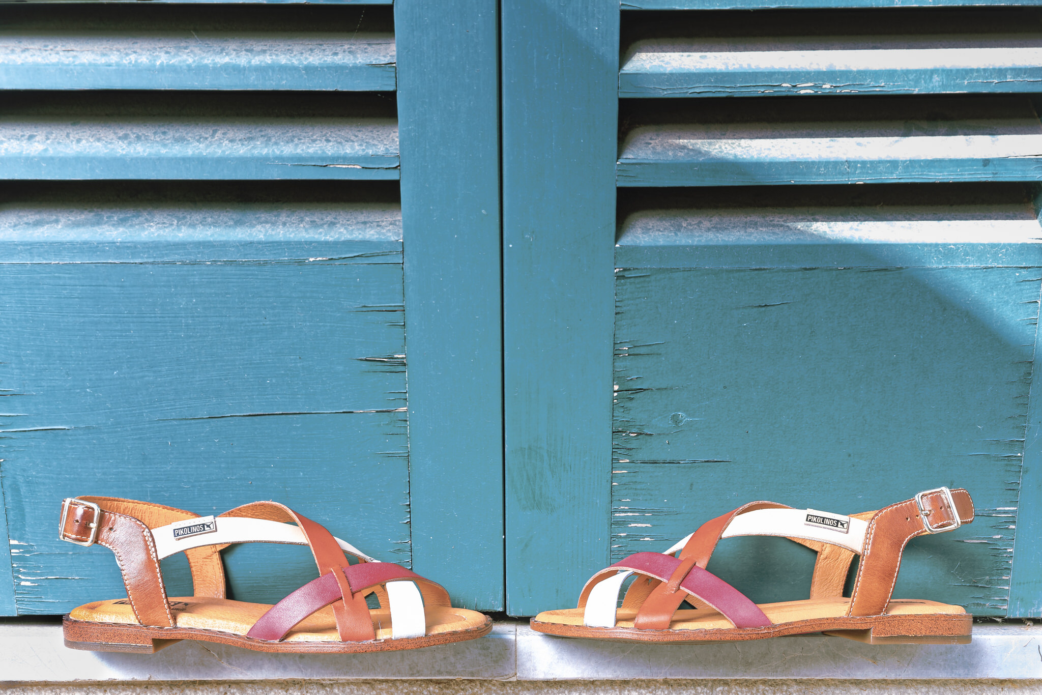 Photograph of Pikolinos women's sandals in a window of the Ca'n Boqueta restaurant