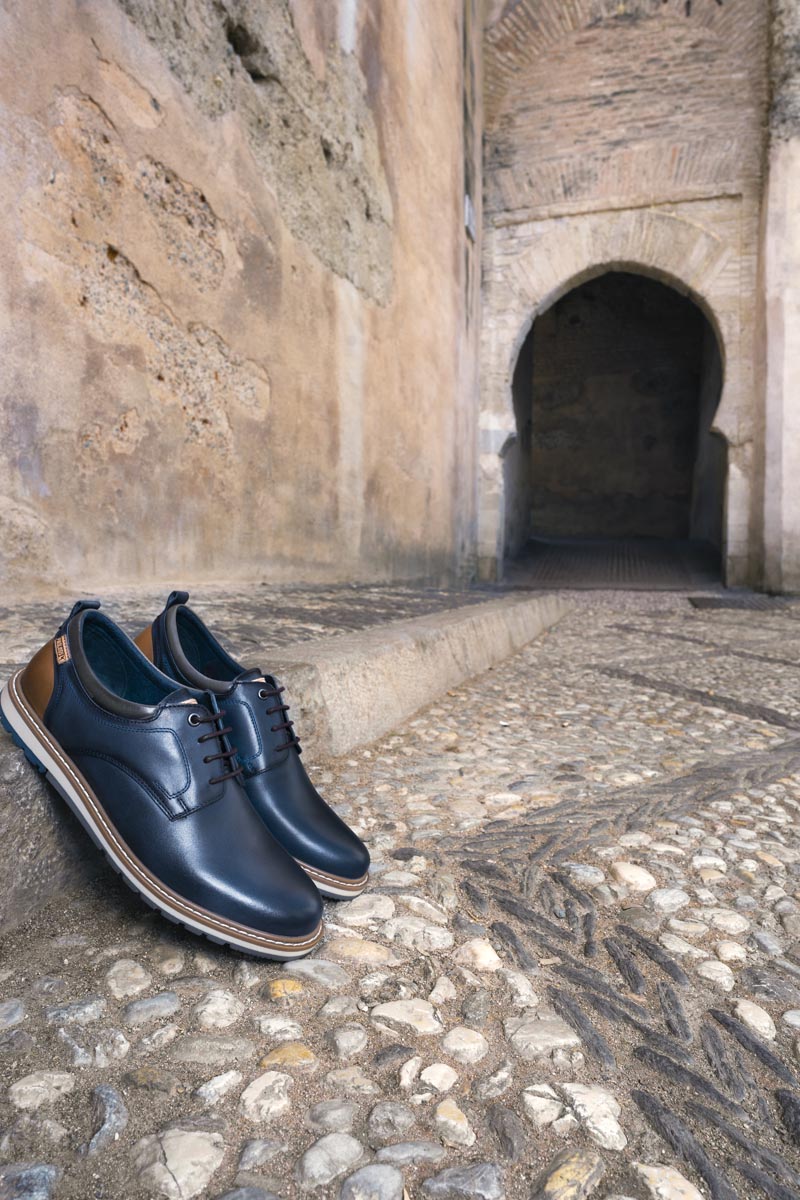 Image of men's dress shoes from Pikolinos on a street in the Albaicín neighborhood