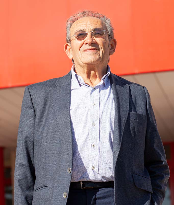 The founder of Pikolinos, Juan Perán, in a half-body image