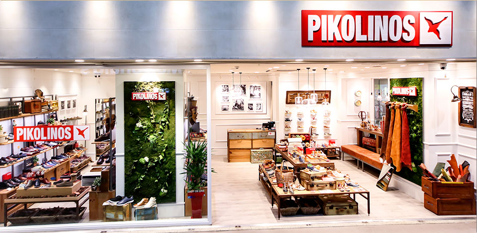Images of the interior of some Pikolinos stores, where you can see the layout of the stores, the decoration and the different products that can be found there.