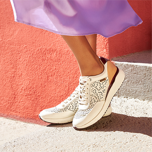 Women’s white leather sneaker with sports sole and beige leather heel and garnet detail