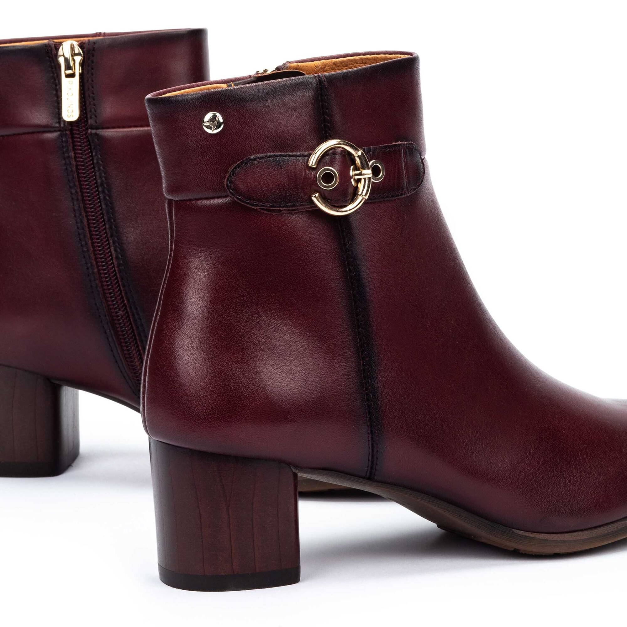 Enkellaarzen | CALAFAT W1Z-8588, GARNET, large image number 60-W1Z-8588_511_Pikolinos_CALAFAT_GARNET_full.jpg | null