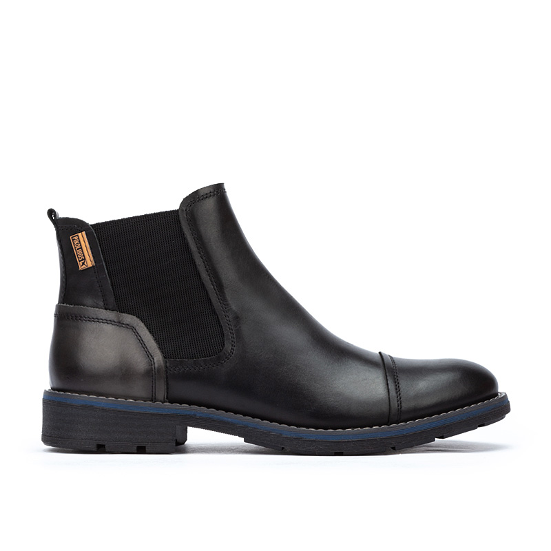 CHELSEA BOOTS