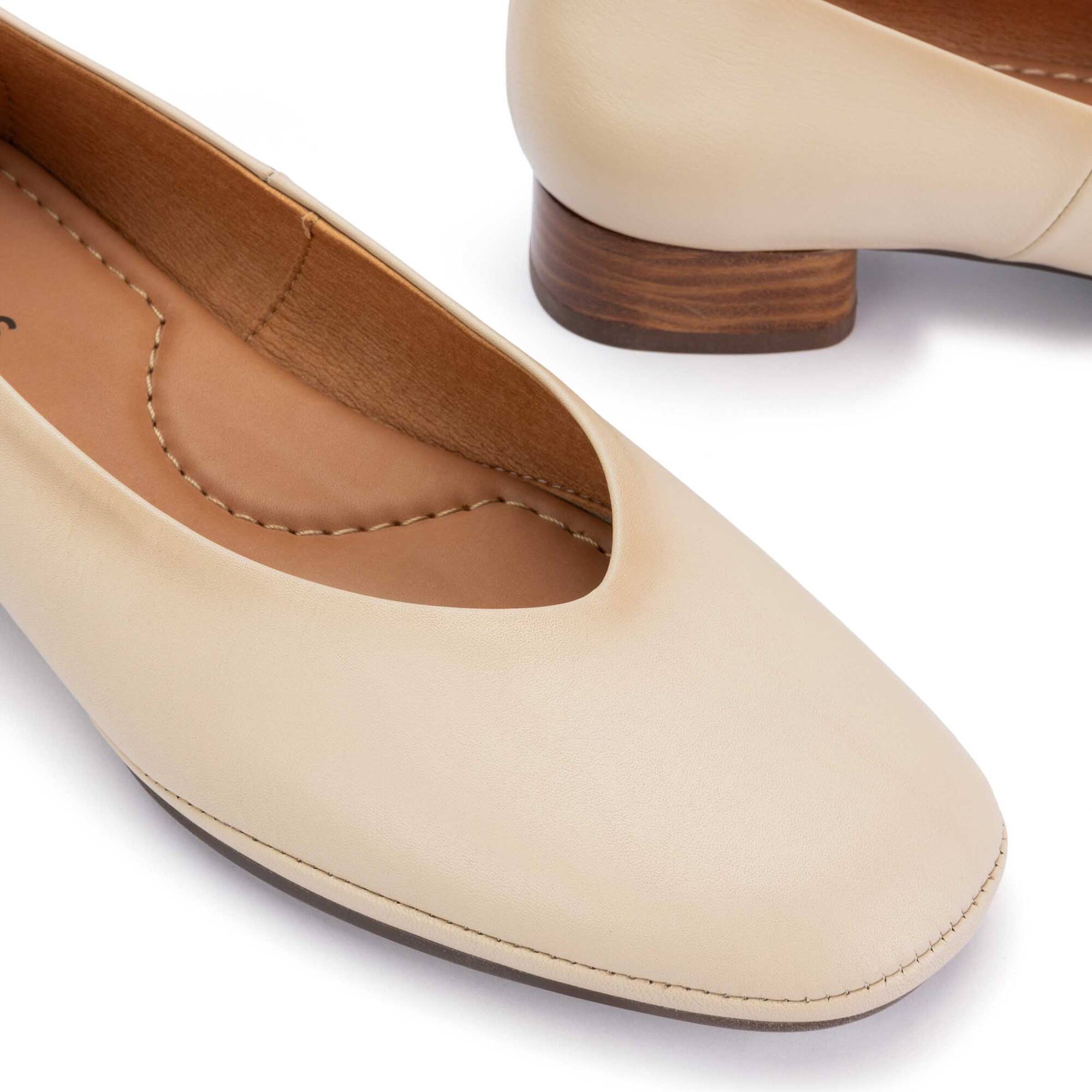 Zapatos tac&oacute;n | UBEDA HAW2N-5627CO, MARFIL, large image number 60-HAW2N-5627CO_807_Pikolinos_UBEDA_MARFIL_full.jpg | null