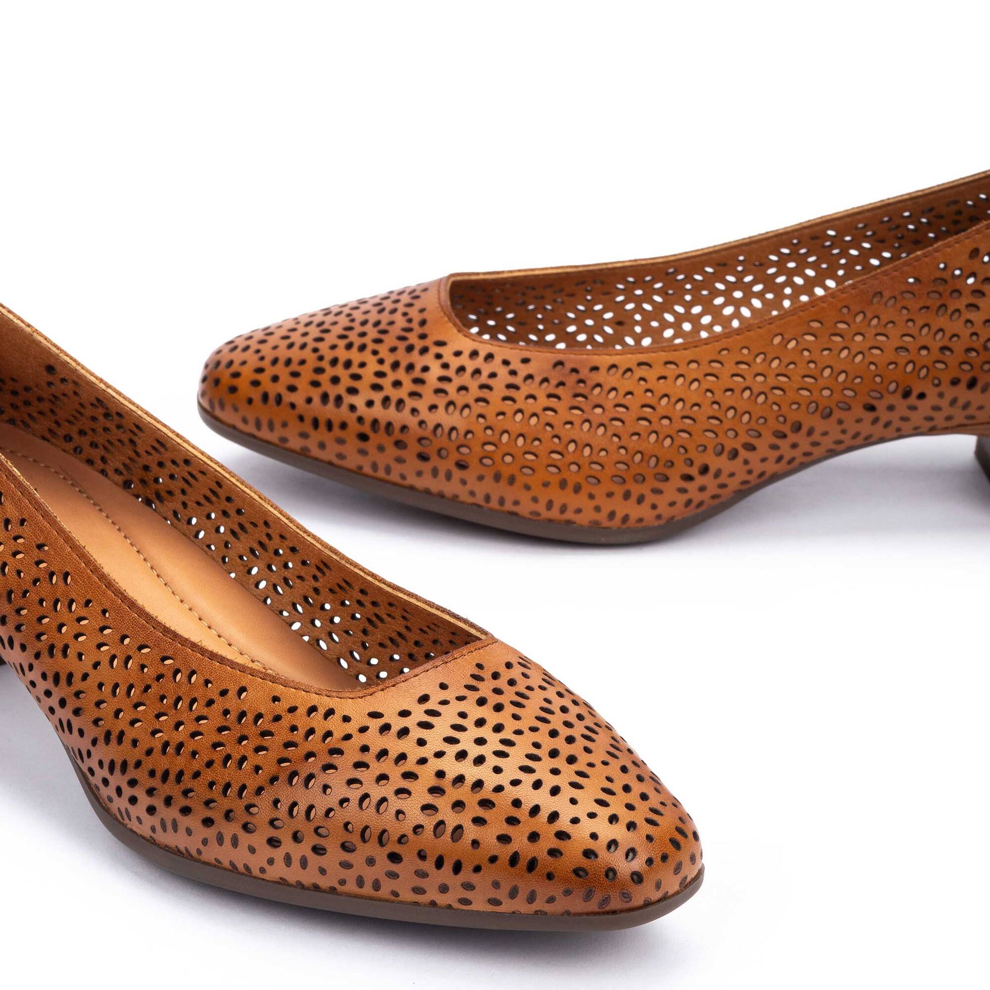 Chaussures &agrave; talon | MANISES W2X-5657, BRANDY, large image number 60-W2X-5657_250_Pikolinos_MANISES_BRANDY_full.jpg | null