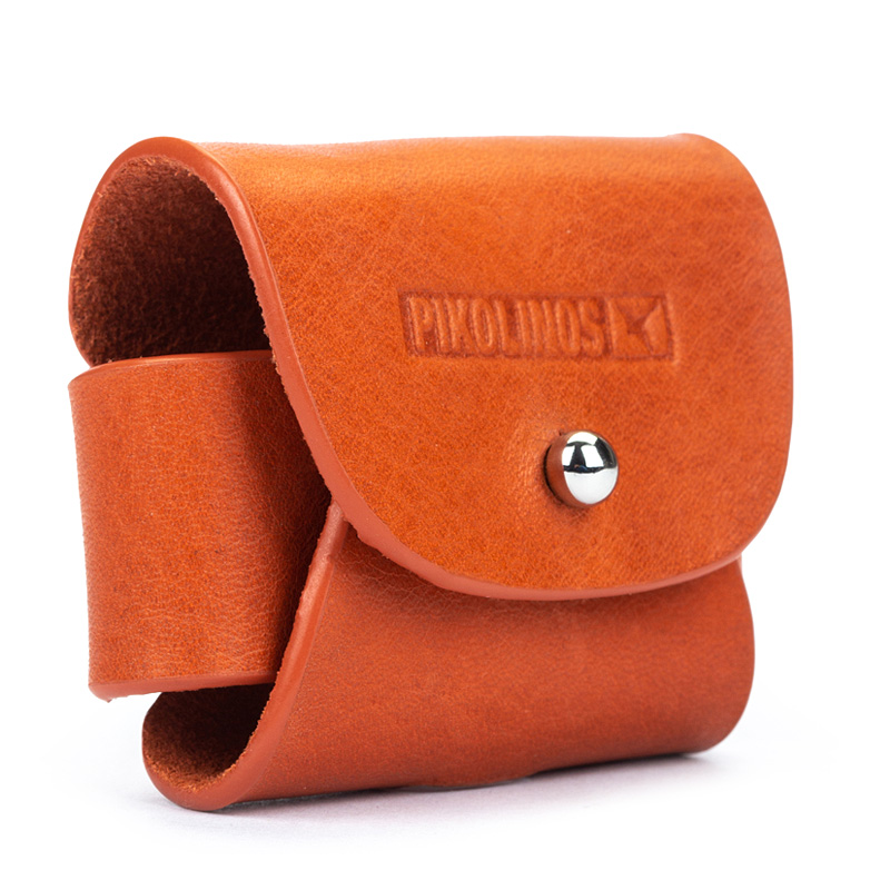 POUCHES