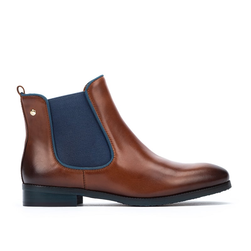 CHELSEA BOOTS