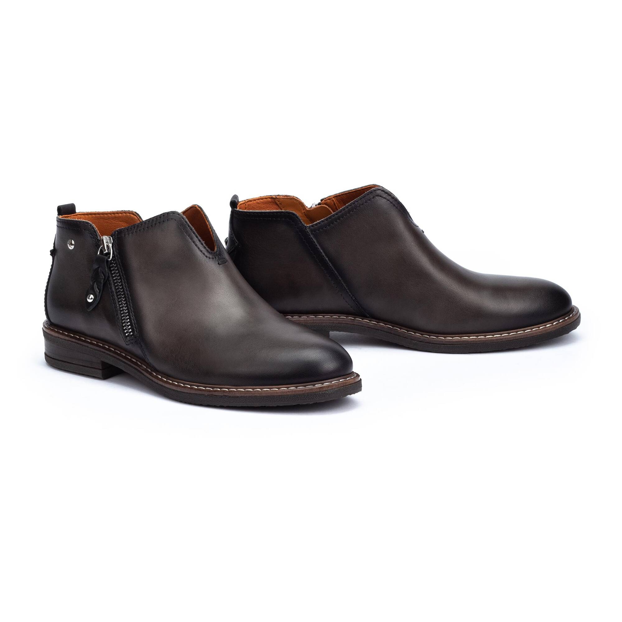 V-cut flat ankle boots with side zip ALDAYA W8J-7501 | Outlet