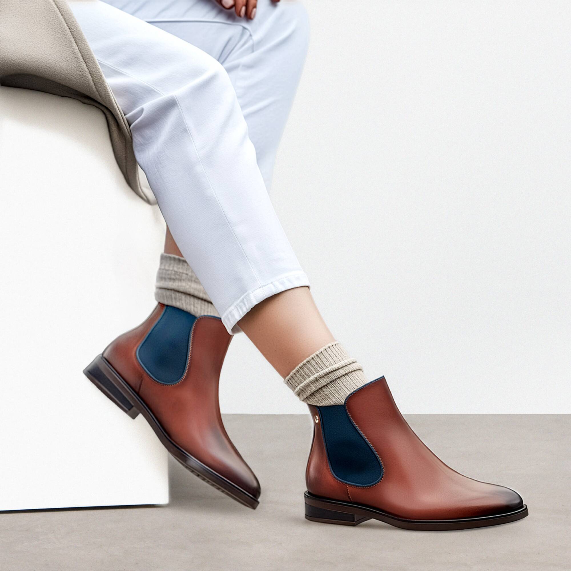 Bottines Plates | PUERTOLLANO W3C-8594, CUERO, large image number 90-W3C-8594_202_Pikolinos_PUERTOLLANO_CUERO_full.jpg | null