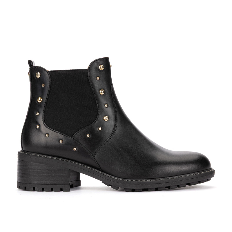 CHELSEA BOOTS