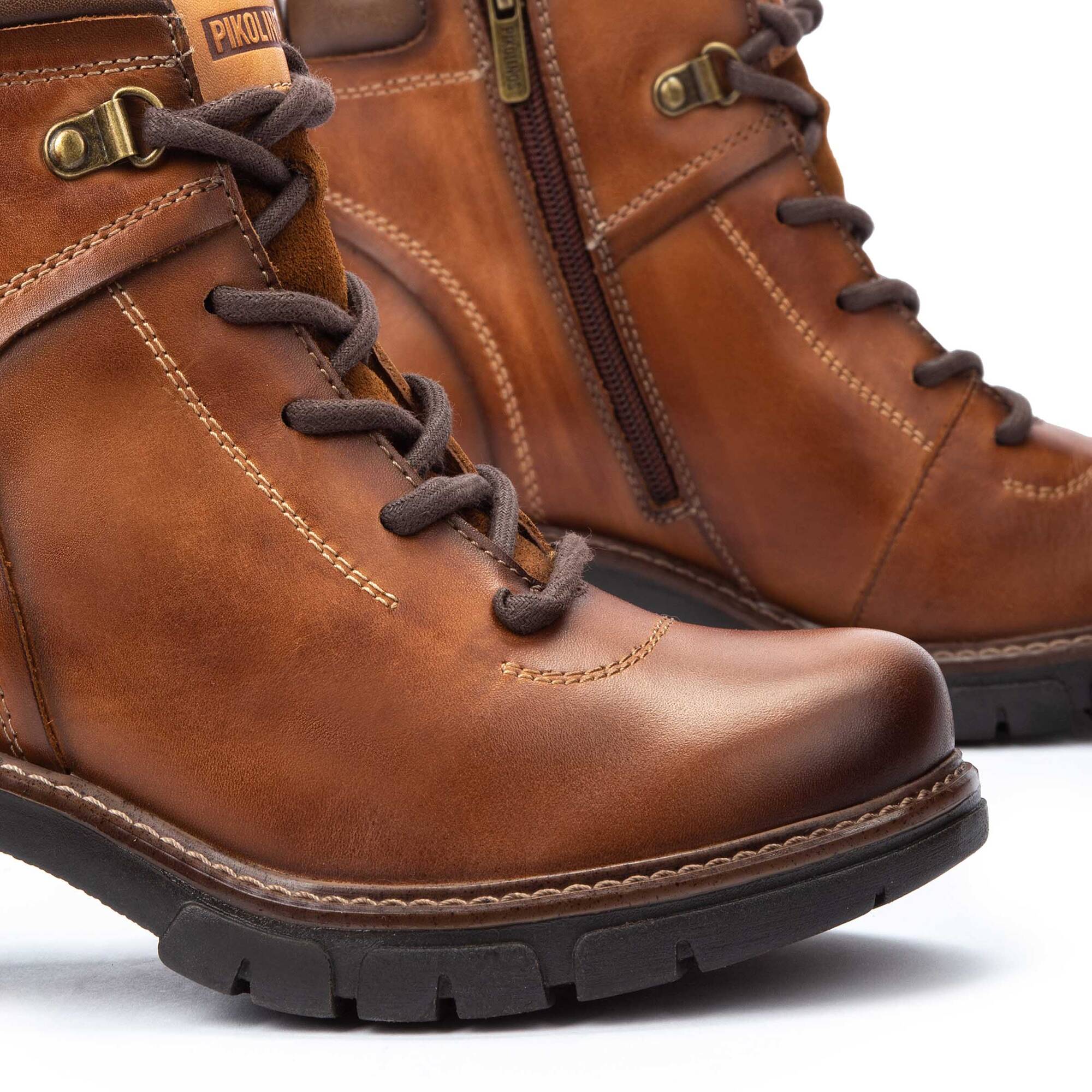 Pikolinos brandy boot shop