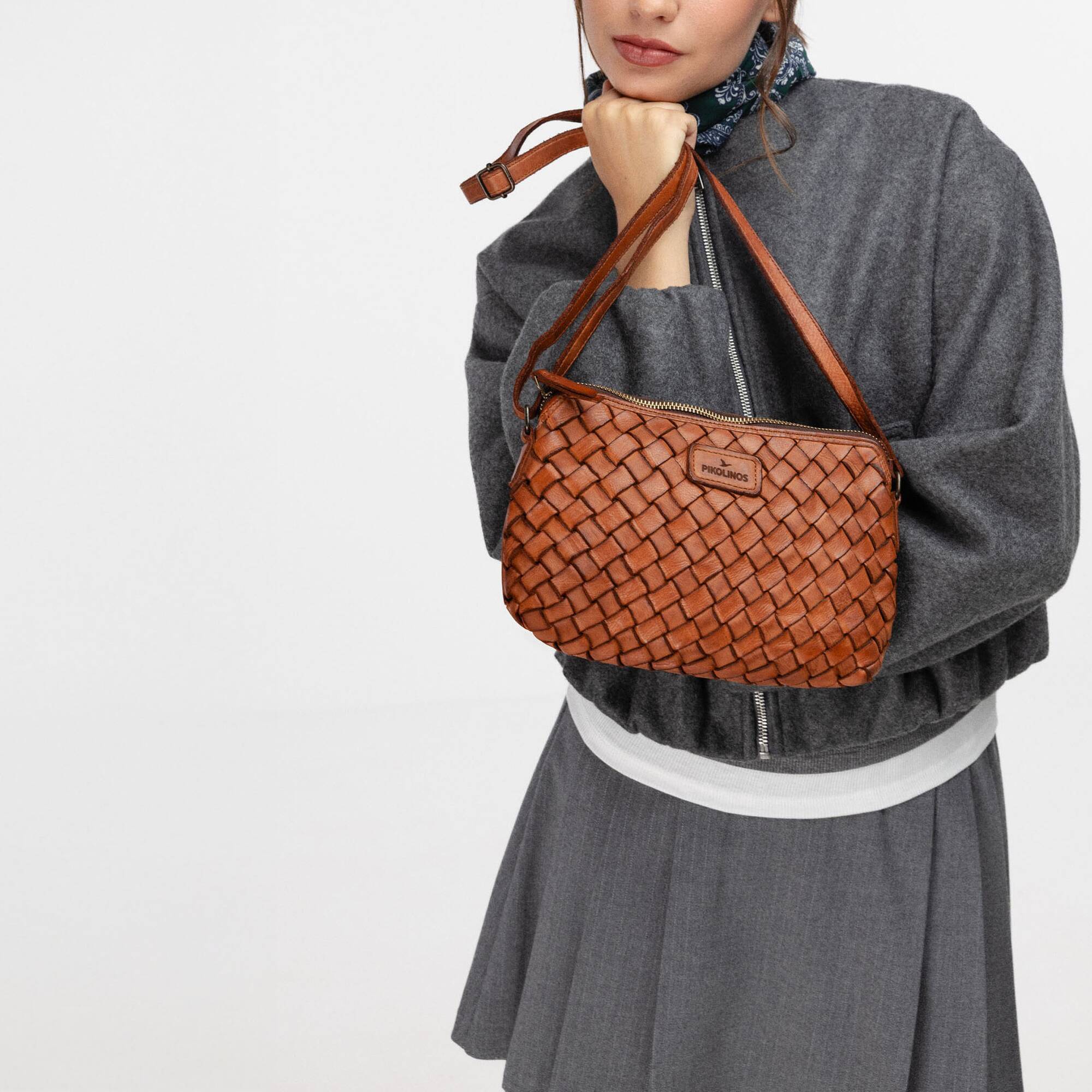 Leather handbag with zip closure for women. WHA-1137 | PIKOLINOS
