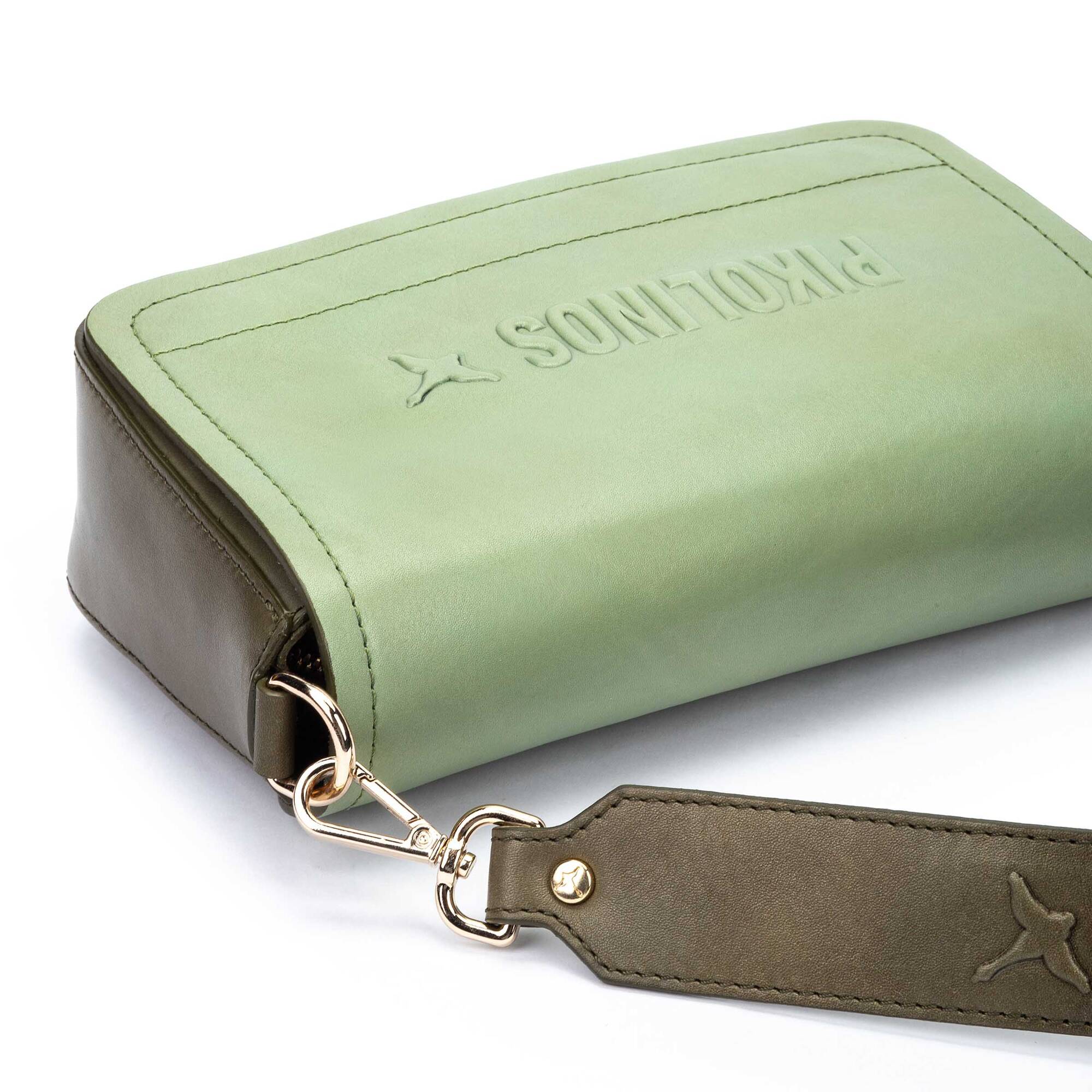 null | BAEZA WHA-1132C2, PICKLE, large image number 60-WHA-1132C2_430_Pikolinos_BAEZA_PICKLE_full.jpg | null