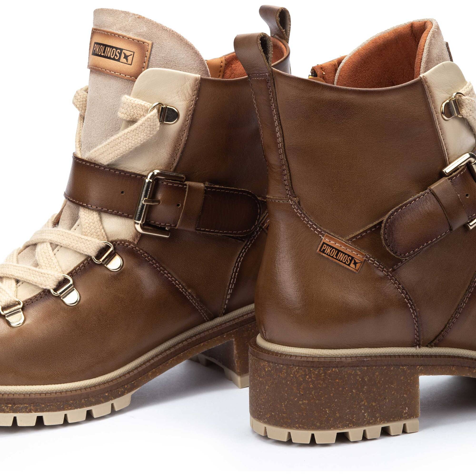 Zapato de mujer en piel ASPE W9Z 8748C1 PIKOLINOS