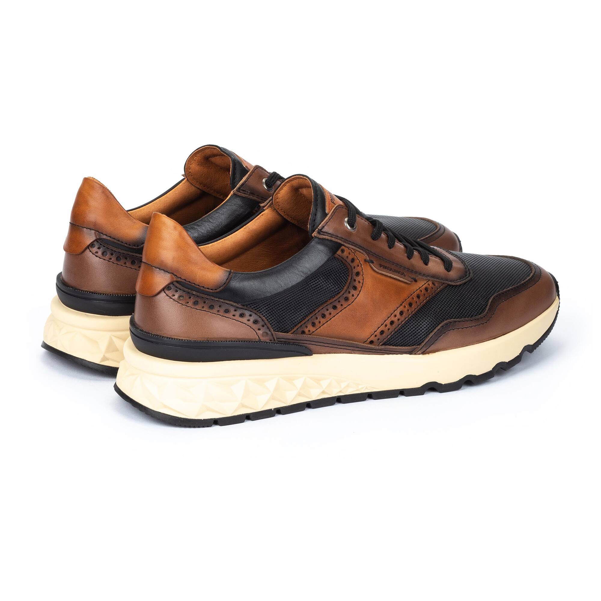 Sportliche Schuhe | ARANDA M8R-6380C1, BLACK, large image number 30-M8R-6380C1_000_Pikolinos_ARANDA_BLACK_full.jpg | null