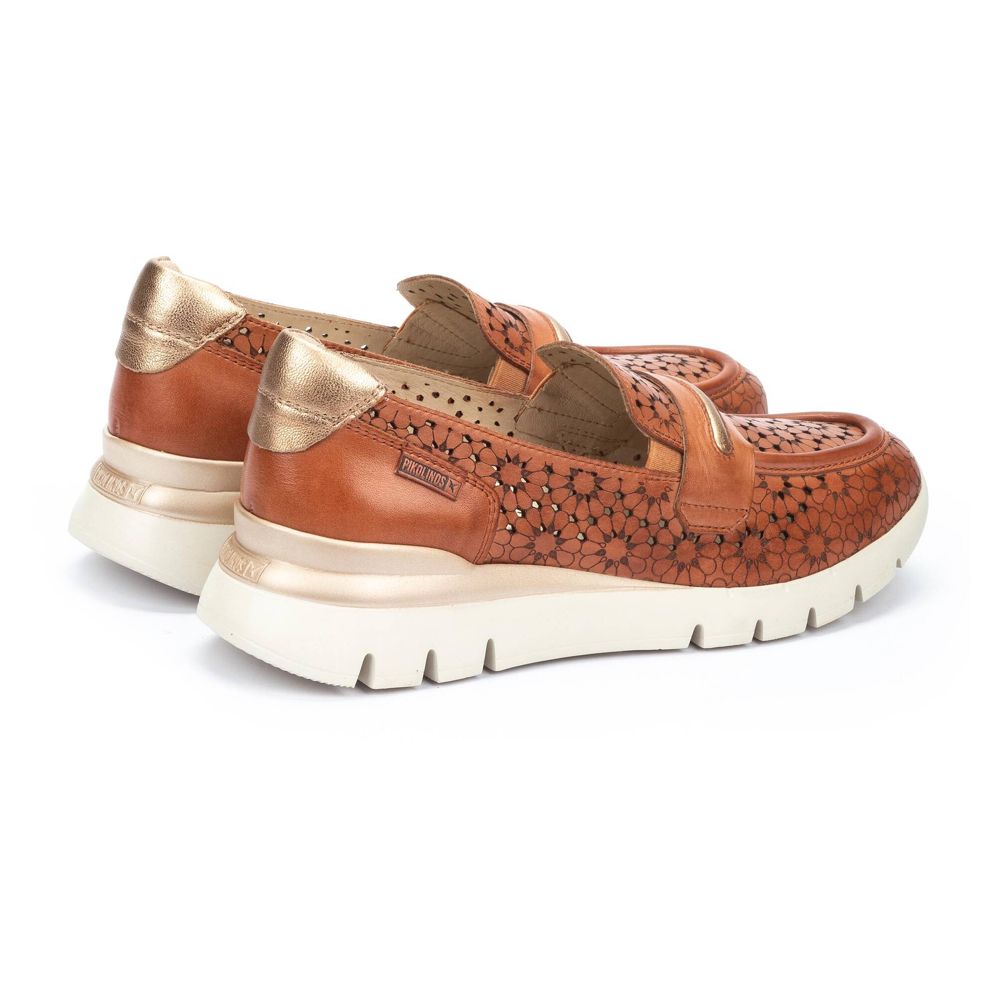 Women's trainers with elastic closure CANTABRIA W4R-6518 | Outlet