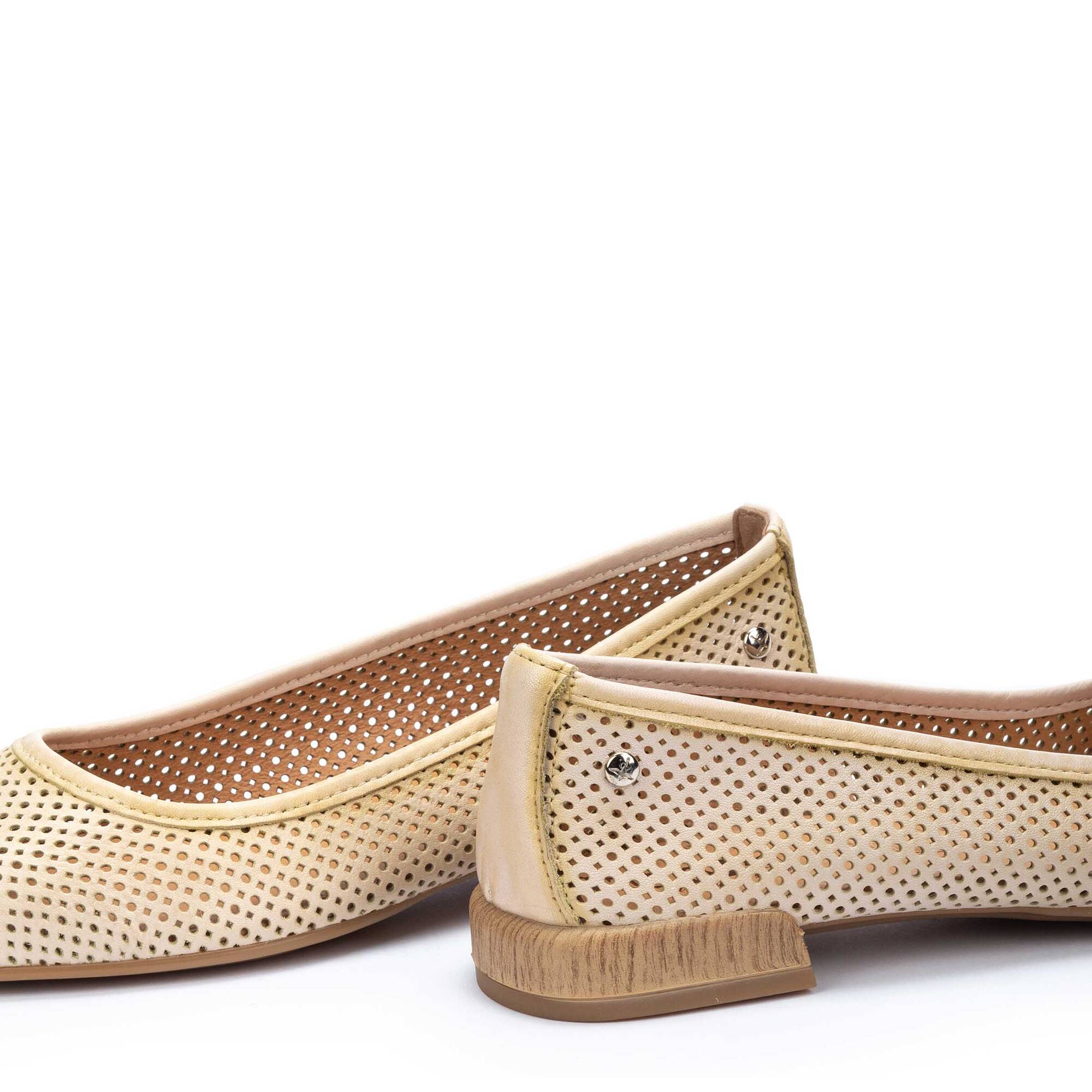 Pikolinos ballet flats online