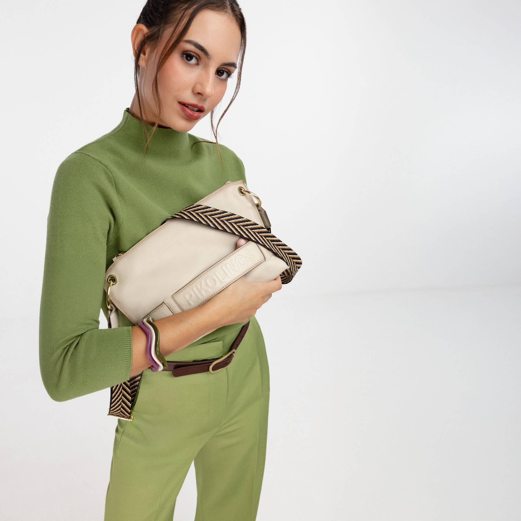 null | ALCUDIA WHA-1110C2, MARFIL, large image number 90-WHA-1110C2_807_Pikolinos_ALCUDIA_MARFIL_full.jpg | null