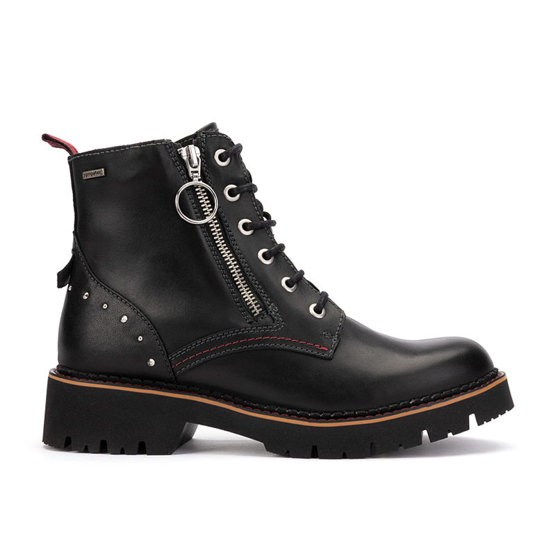 SCHNüRSTIEFEL