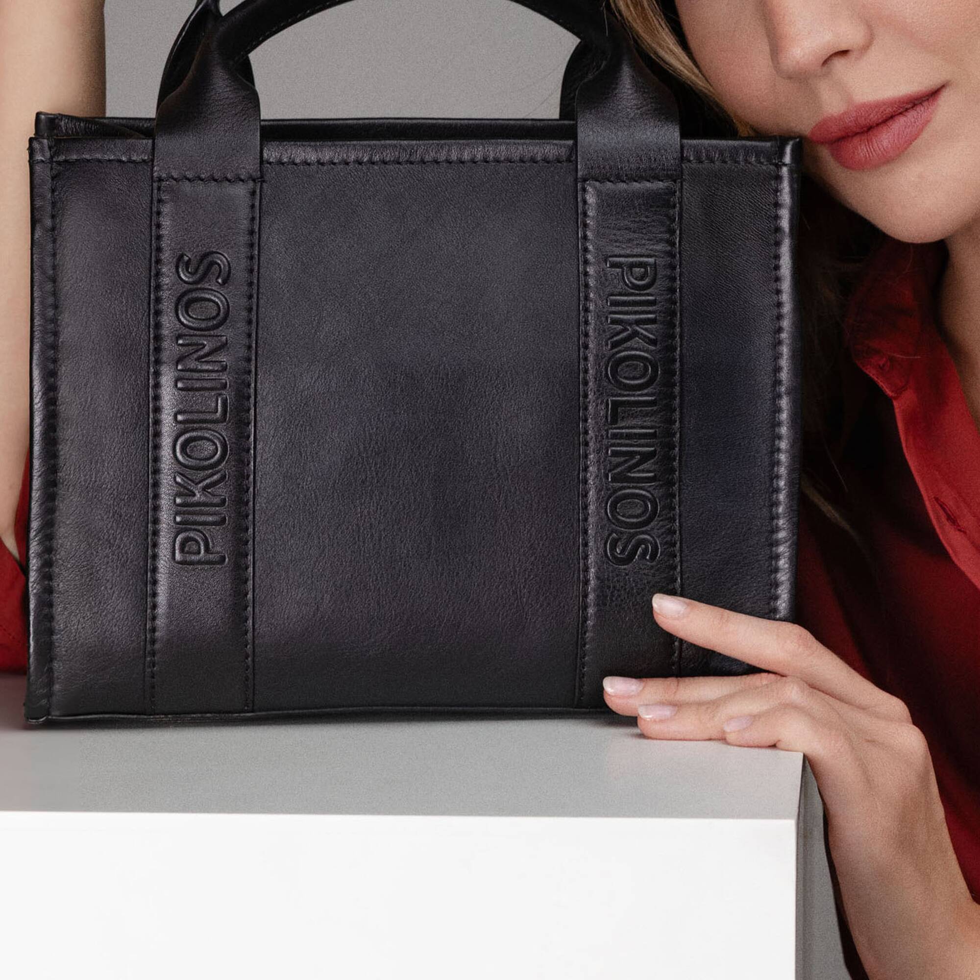 null | ALCUDIA WHA-381, BLACK, large image number 90-WHA-381_000_Pikolinos_ALCUDIA_BLACK_full.jpg | null