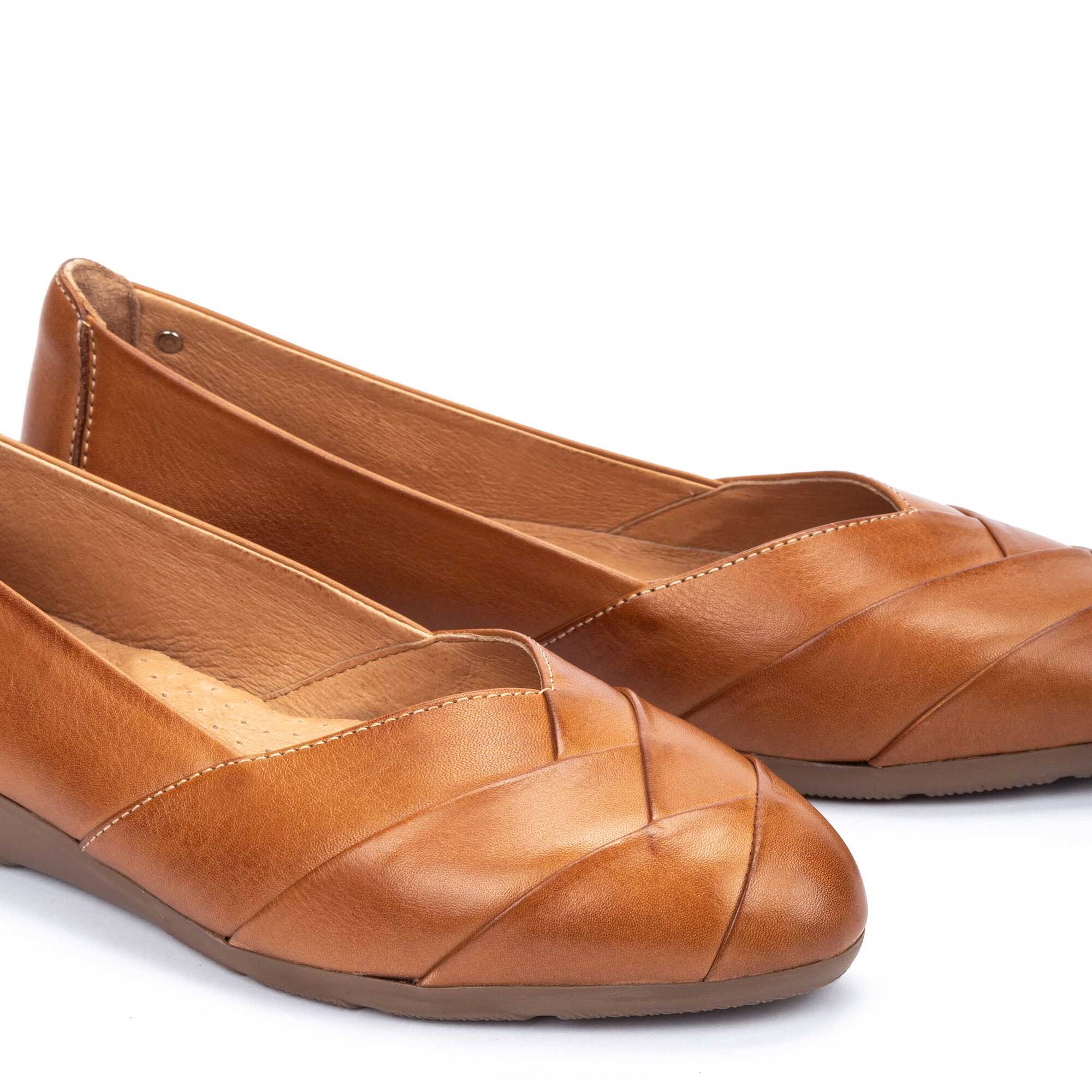 Pikolinos womens flats discount
