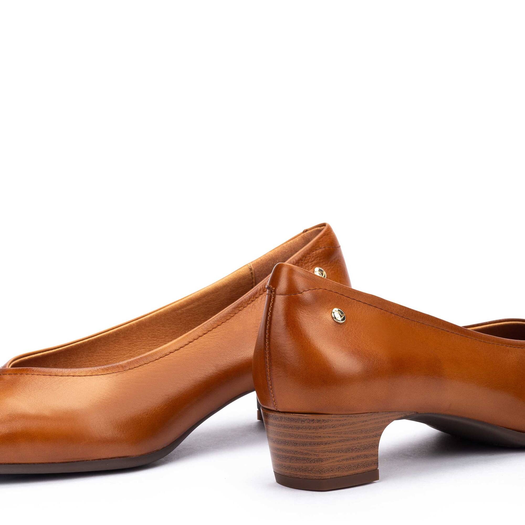 Absatzschuhe | MANISES W2X-5658, BRANDY, large image number 60-W2X-5658_250_Pikolinos_MANISES_BRANDY_full.jpg | null