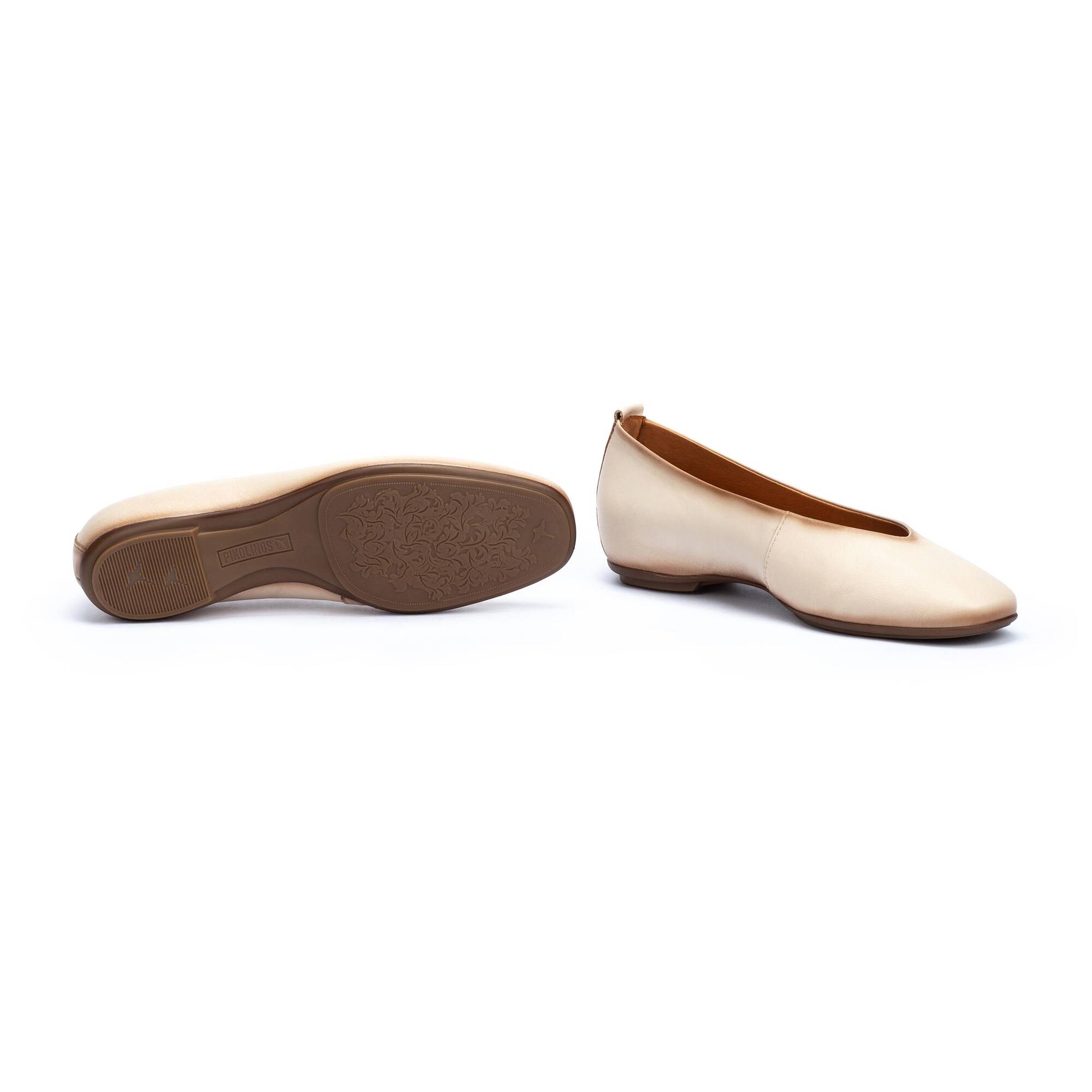 Pikolinos ballet flats store
