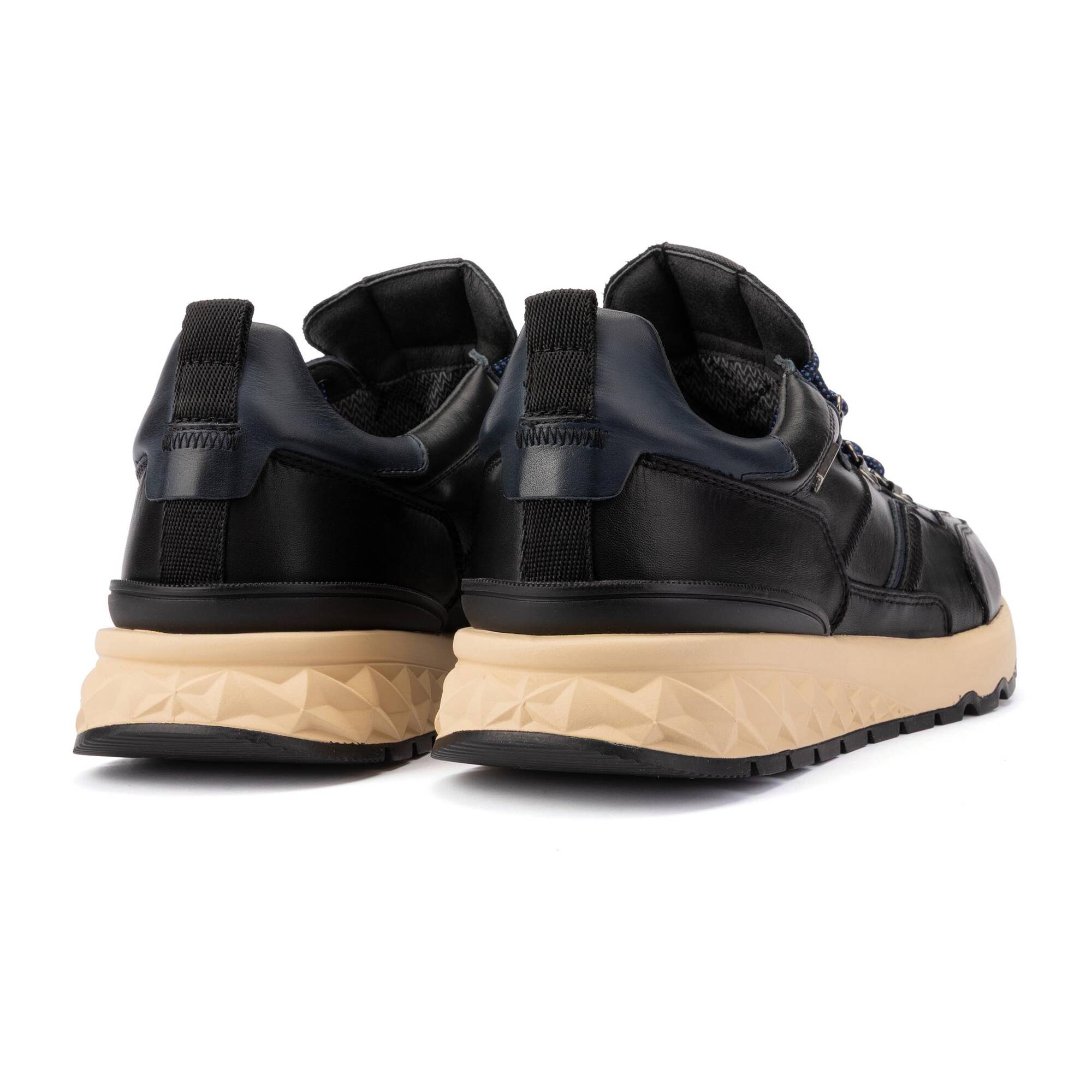 Sportliche Schuhe | ARANDA M8R-SY6056C1, BLACK, large image number 30-M8R-SY6056C1_000_Pikolinos_ARANDA_BLACK_full.jpg | null