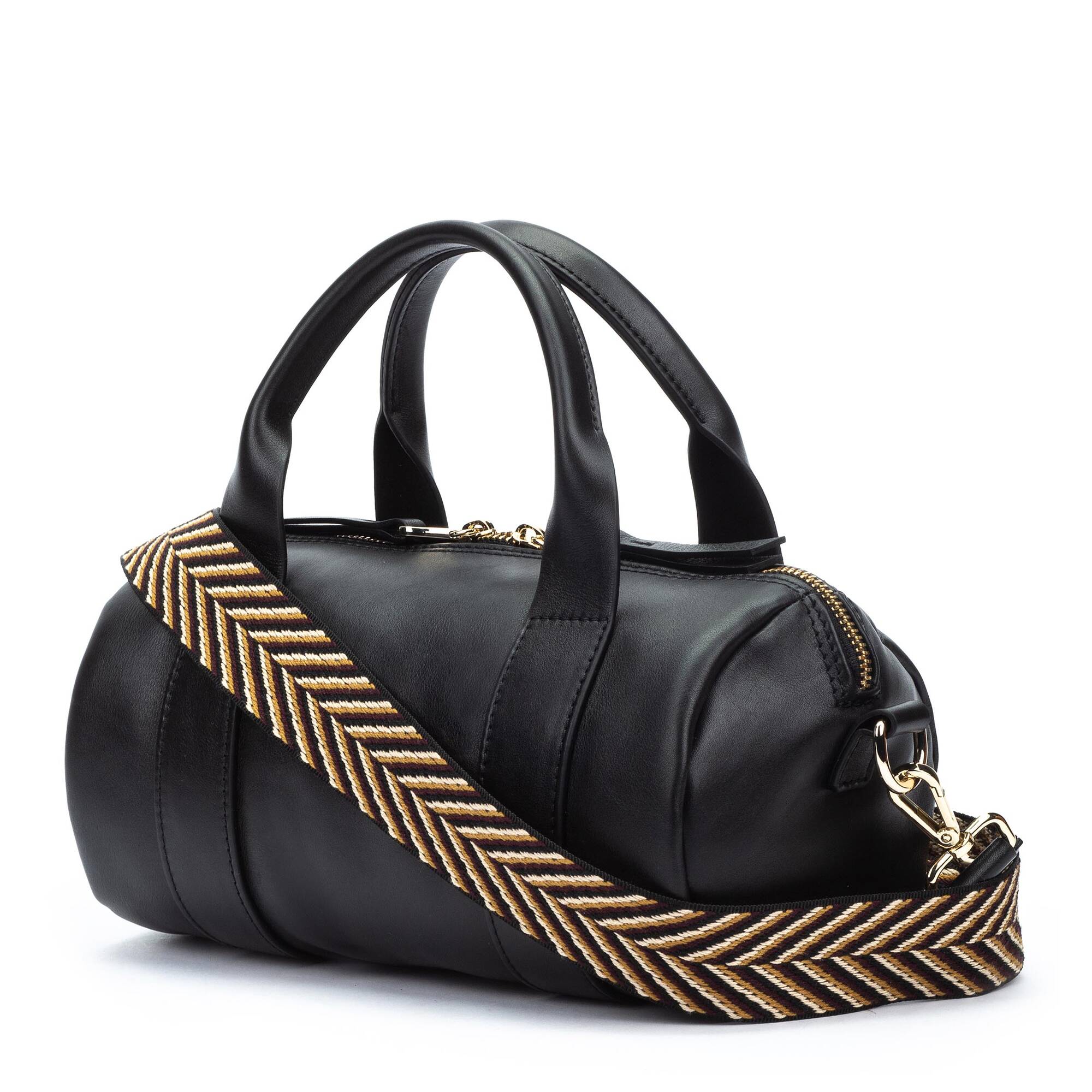 null | ALCUDIA WHA-427, BLACK, large image number 30-WHA-427_000_Pikolinos_ALCUDIA_BLACK_full.jpg | null