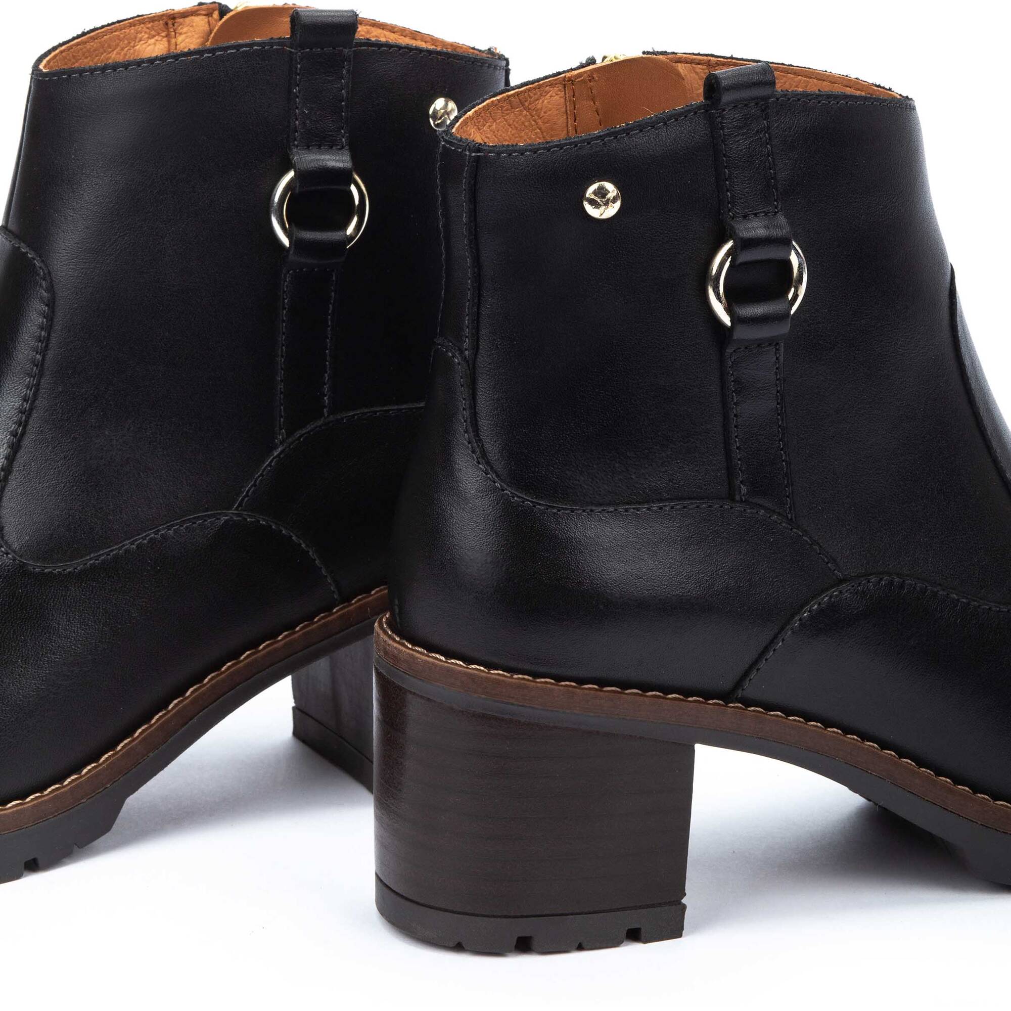 Enkellaarsjes met Hak | LLANES W7H-8817, BLACK, large image number 60-W7H-8817_000_Pikolinos_LLANES_BLACK_full.jpg | null