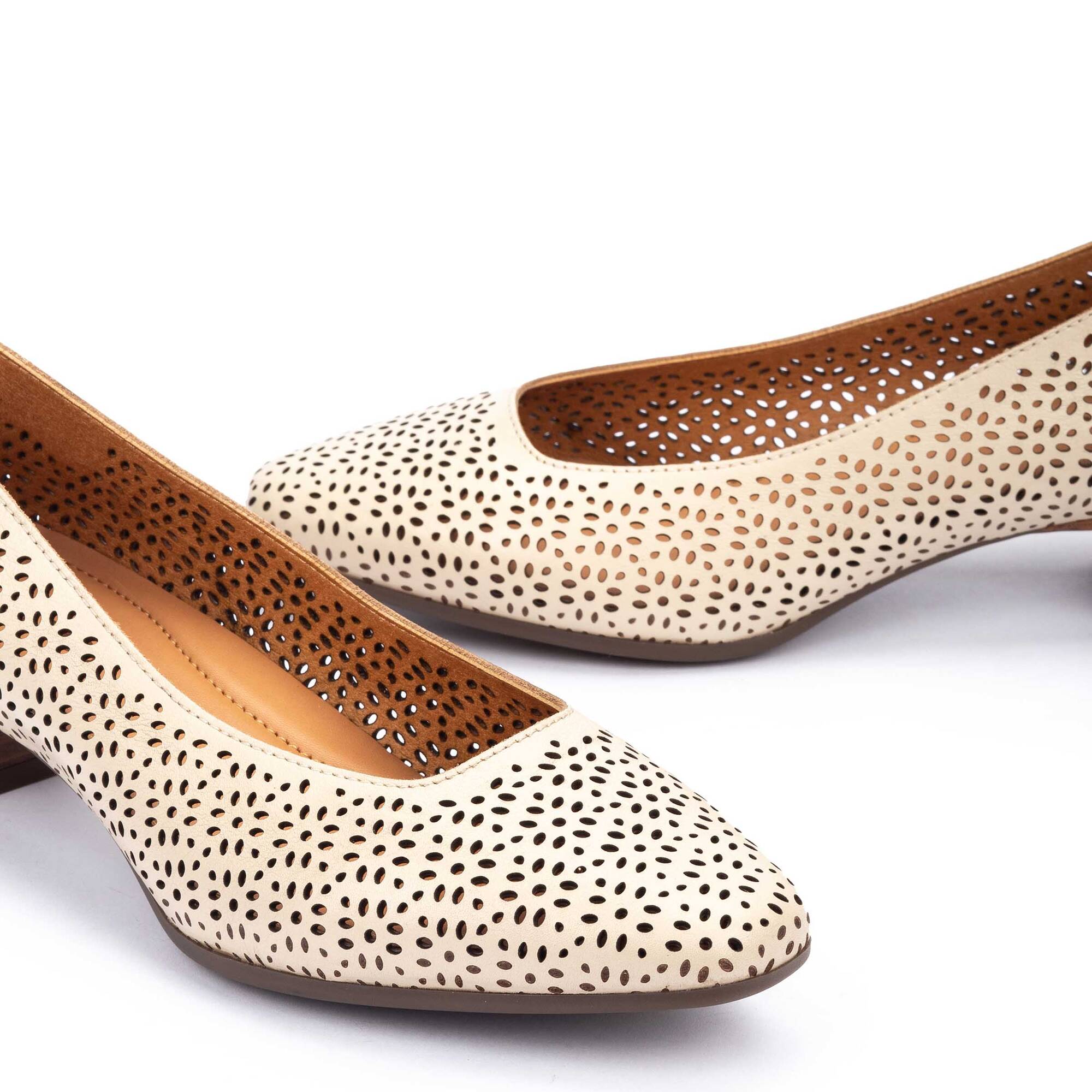 Hakschoenen | MANISES W2X-5657, MARFIL, large image number 60-W2X-5657_807_Pikolinos_MANISES_MARFIL_full.jpg | null