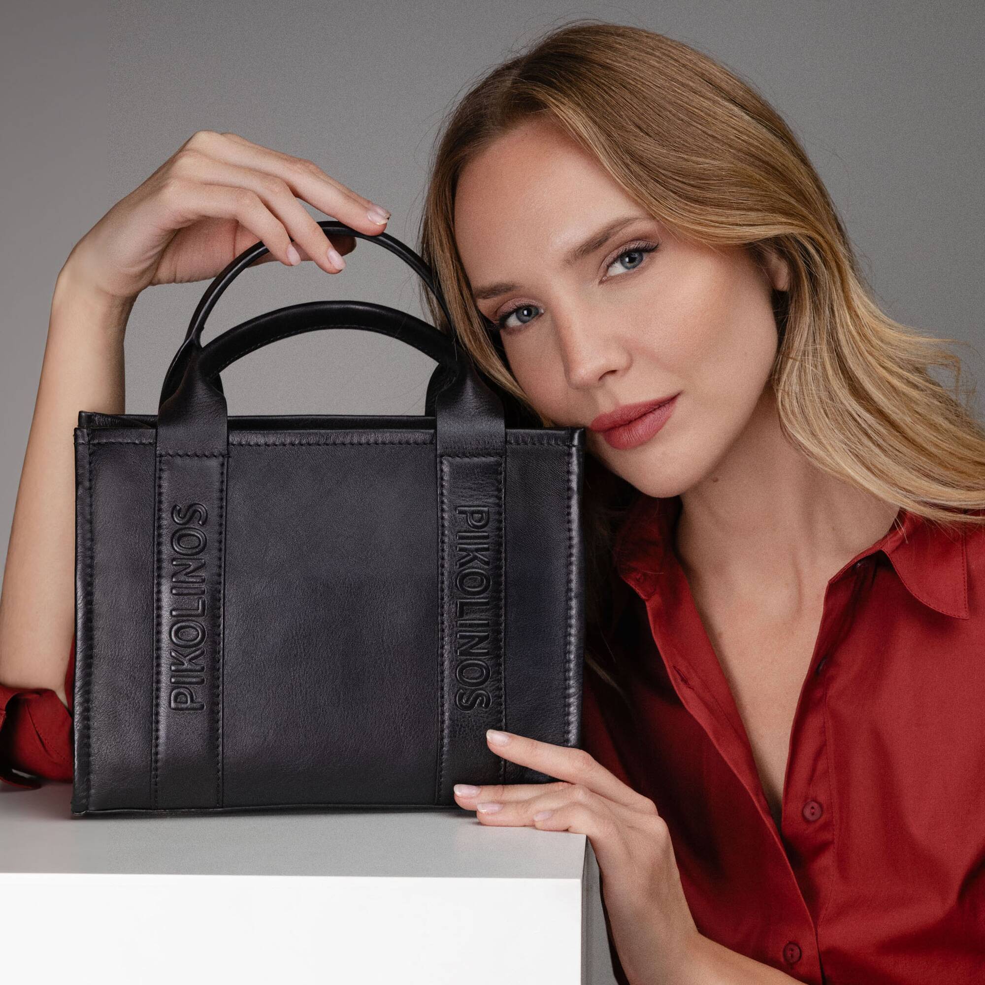 null | ALCUDIA WHA-381, BLACK, large image number 90-WHA-381_000_Pikolinos_ALCUDIA_BLACK_full.jpg | null