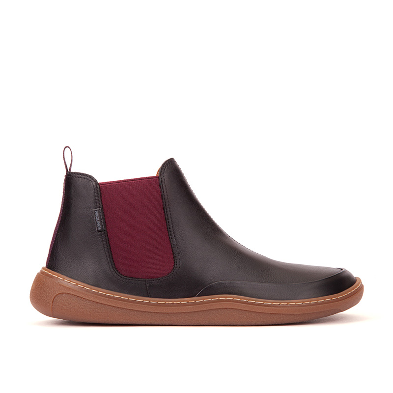 CHELSEA BOOTS